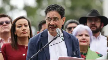 El senador Iván Cepeda invitó a la ciudadanía a movilizarse. Iván Cepeda advierte que iría solo a primera vuelta si no lo dejan estar en la consulta