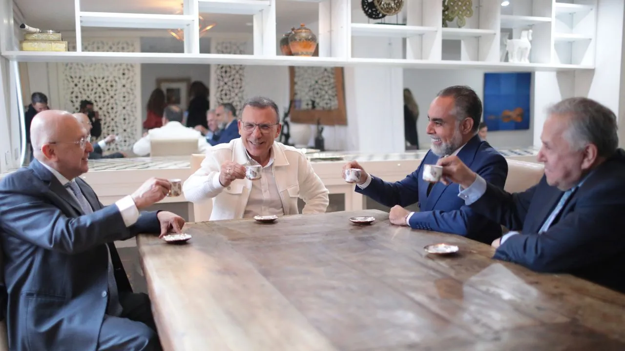 Encuentro para calmar tensiones en el Gobierno Petro Reunión privada entre Benedetti y Montealegre busca calmar tensiones en el gabinete de Petro