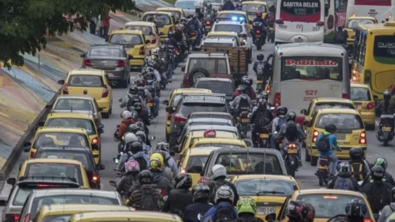 Este es el pico y placa que regirá desde hoy y durante la semana Pico y placa en las principales ciudades desde hoy al 23 de octubre: Bogotá, Medellín y Cali