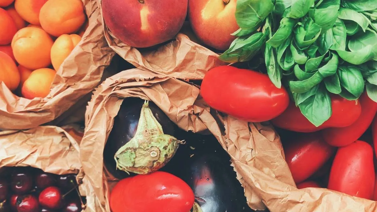 Estos son los alimentos que mejorarán su calidad del sueño Dormir mejor empieza en la mesa: cómo la dieta y los horarios influyen en el descanso
