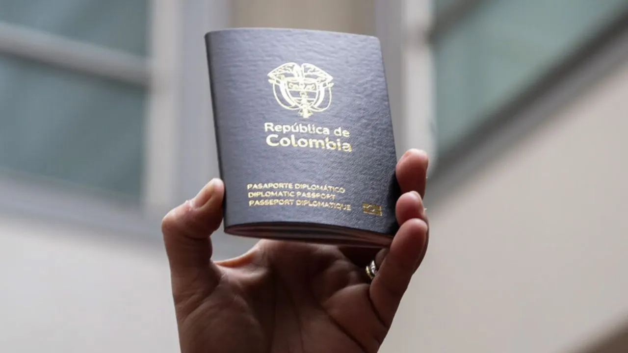 Expedición de pasaportes colombianos Cancillería suspende expedición de pasaportes: reportan falla global