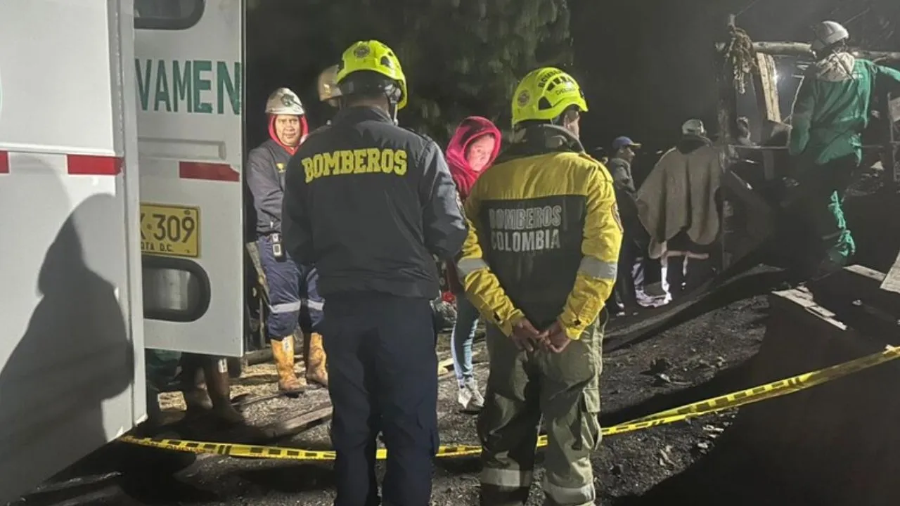 Explosión minera en Sutatausa Explosión en mina de Sutatausa deja un muerto, un herido y cuatro trabajadores atrapados