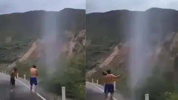 Extraña columna de agua cayó sobre una carretera en México. Video | ¿Lluvia que cae en un solo punto? El extraño fenómeno que sorprendió en México