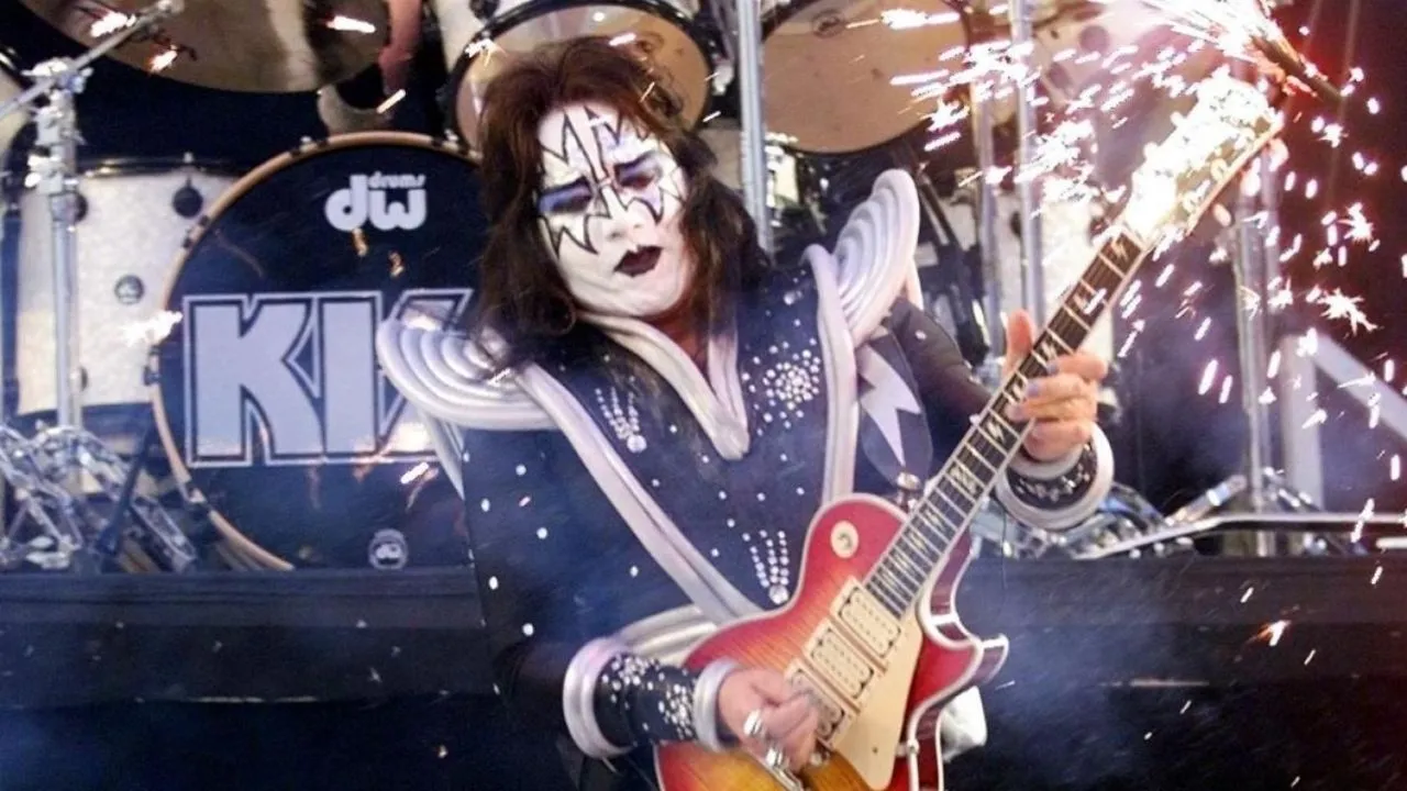 Fallece Ace Frehley, legendario guitarrista y cofundador de Kiss, a los 74 años Ace Frehley, guitarrista y fundador de Kiss, falleció a los 74 años