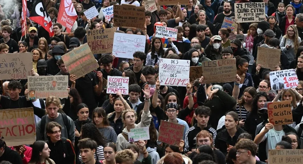 Francia vuelve a ser escenario de protestas estudiantiles. Protestas en Francia: estudiantes regresan a las calles con el respaldo de Greta Thunberg