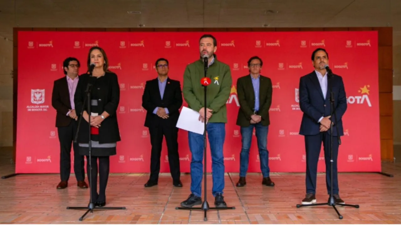 Galán nombra nuevo director de la Uaesp y presenta plan integral de manejo de basuras Armando Ojeda, nuevo director de la Uaesp, liderará plan de manejo de basuras en Bogotá
