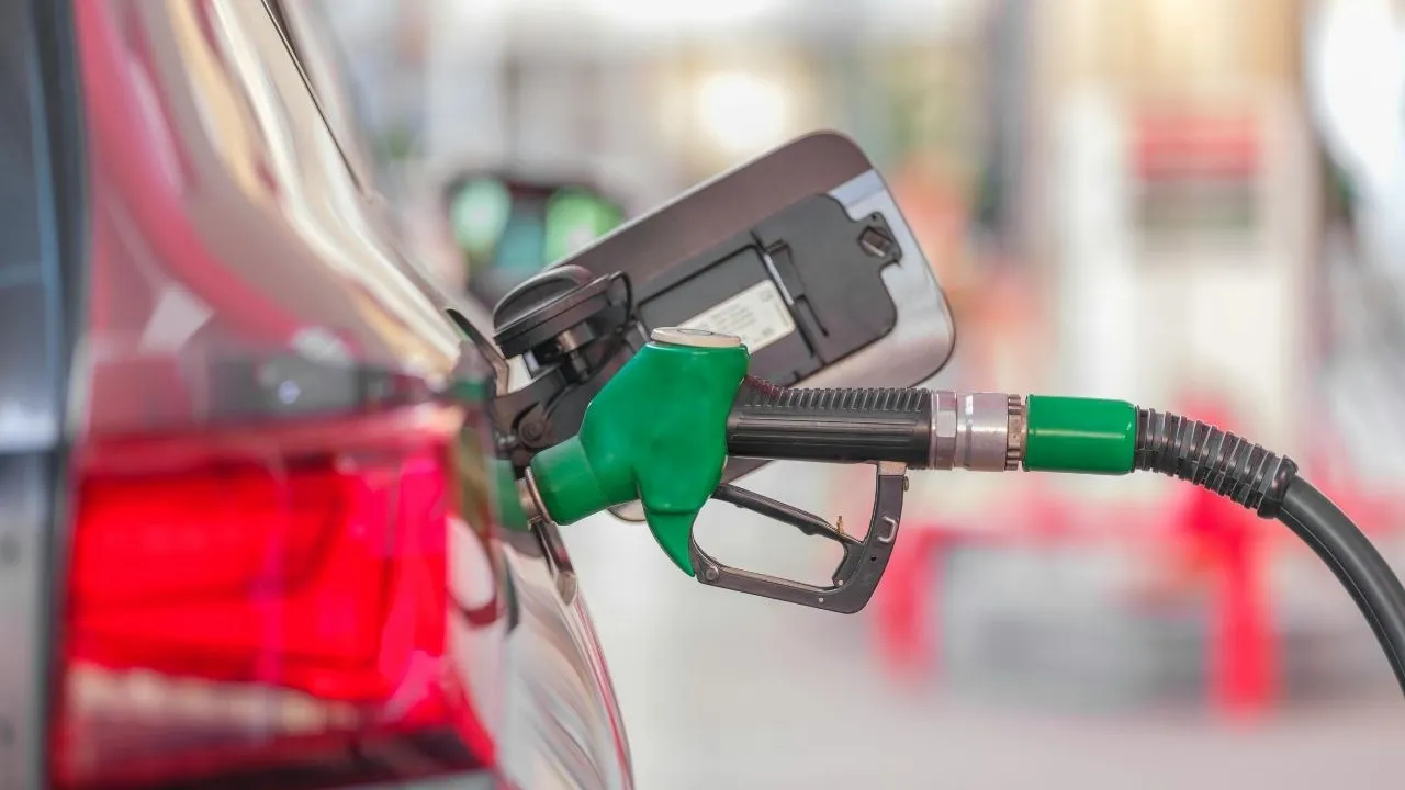 Gasolina La gasolina bajará 300 pesos, ¿cuándo entrará en vigencia esta medida?