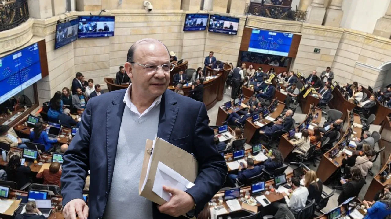 Germán Ávila, ministro de Hacienda; de fondo la plenaria del Senado de la República. ¿Conciertos, fútbol y cerveza más caros?: críticas a la ley de financiamiento del Gobierno