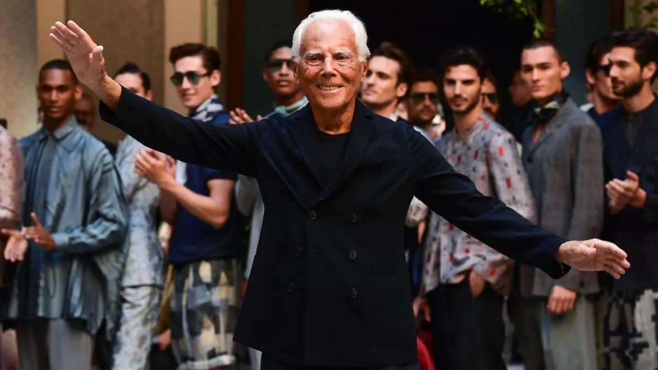 Giorgio Armani: la historia de la marca que revolucionó la moda masculina Cómo Giorgio Armani convirtió su firma en un imperio de la moda masculina