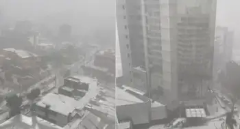 Granizada en Quito sorprende a Ecuador: calles quedaron cubiertas de blanco. Quito también se cubre de blanco: fuerte granizada sorprende a Ecuador este miércoles