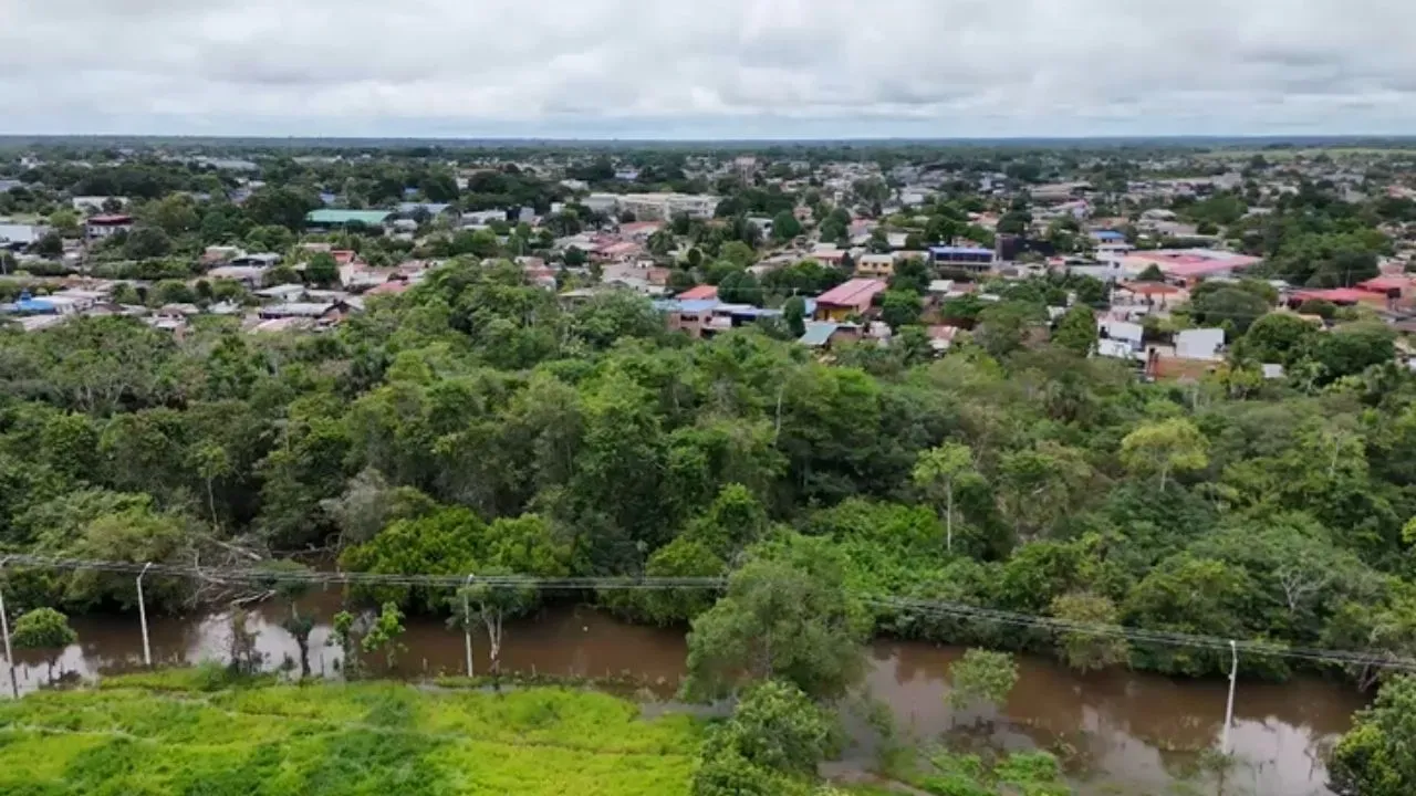 Guaviare Guaviare: entre una disputa territorial y el agua hasta el cuello