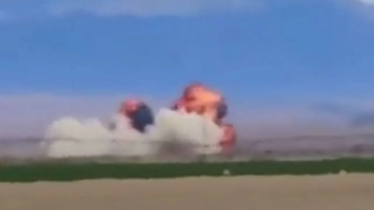 Gunfighter Skies Air Show Video | El impensado accidente de las fuerzas aéreas de EE. UU.: violento choque en una exhibición