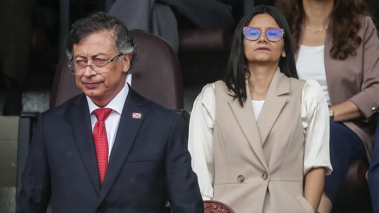 Gustavo Petro Petro arremete contra Angie Rodríguez y anuncia acciones legales: "Merezco respetar mi nombre"
