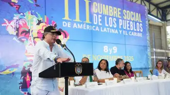 Gustavo Petro durante la Cumbre Social de los Pueblos en Santa Marta. Petro advierte a Donald Trump tras ataques en el Caribe: “No despierten al jaguar”