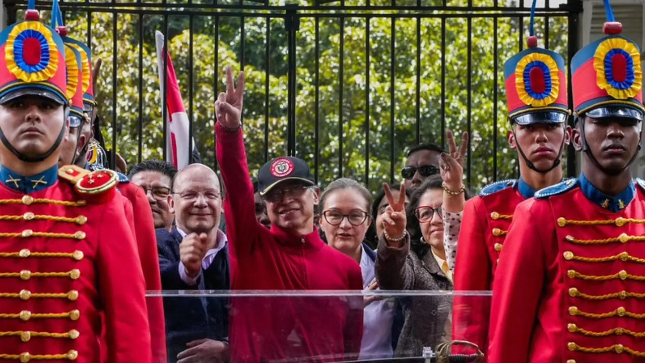 Gustavo Petro ratificó no se podrá hacer la posesión de De la Espriella en una guarnición "No doy permiso a ninguna guarnición": Petro sobre posesión de Abelardo De La Espriella