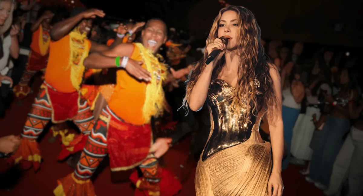 Hacedores del Carnaval de Barranquilla desfilaron en Macondo Park tras el show de Shakira. Así es el desfile del Carnaval de Barranquilla que cierra cada concierto de Shakira en Madrid