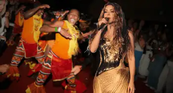Hacedores del Carnaval de Barranquilla desfilaron en Macondo Park tras el show de Shakira. Así es el desfile del Carnaval de Barranquilla que cierra cada concierto de Shakira en Madrid