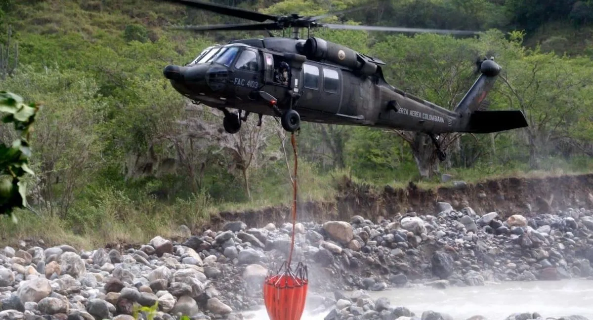 Helicópteros que atienen incendio en Villa de Leyva Fotos | Así son los helicópteros Black Hawk que atienden emergencia por incendio en Villa de Leyva