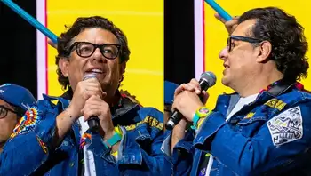 Hollman Morris fue abucheado durante su discurso de despedida. "Acosador": así abuchearon a Hollman Morris cuando agradecía a Petro en acto público