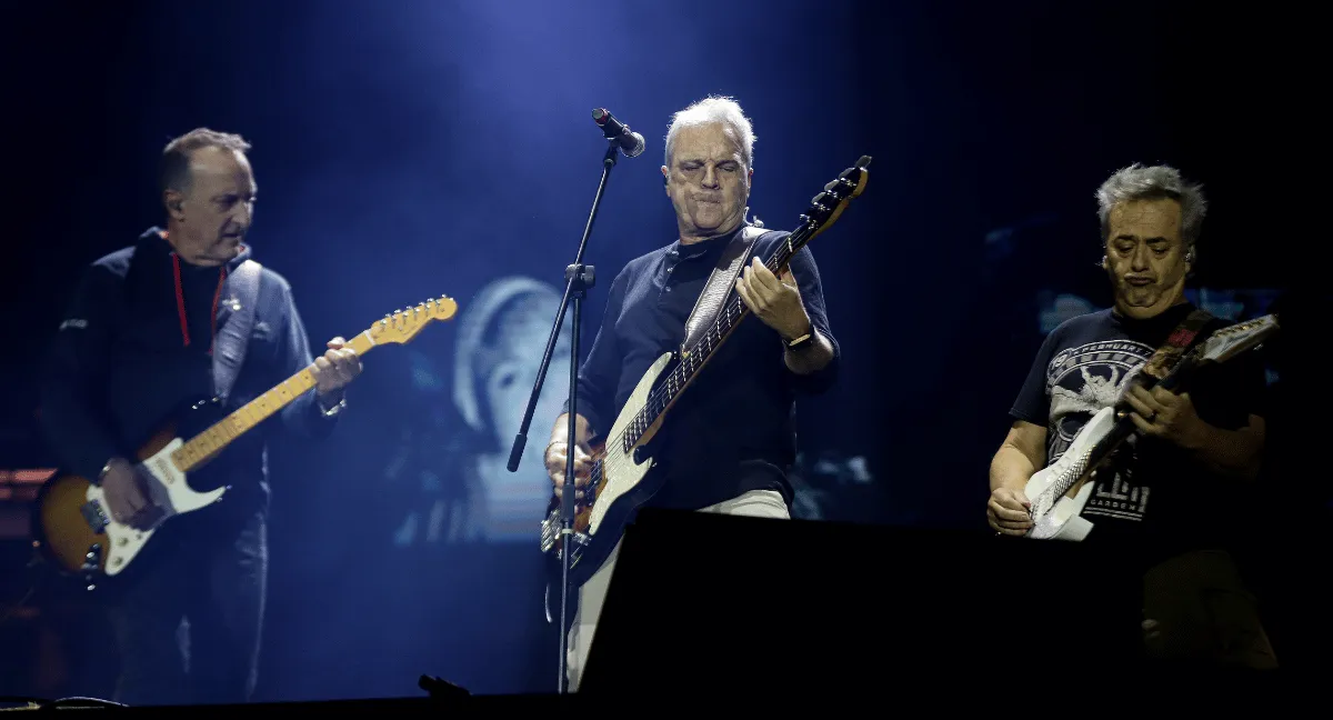 Hombres G se presenta este sábado en el Movistar Arena de Bogotá. Hombres G en Bogotá hoy: hora del concierto, canciones y qué se puede llevar al Movistar Arena