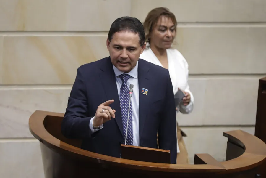 Honorio Henríquez, el nuevo presidente de la Cámara con apoyo del petrismo y el uribismo Perfil | ¿Quién es Honorio Henríquez, el presidente del Senado con apoyo del petrismo y el uribismo?