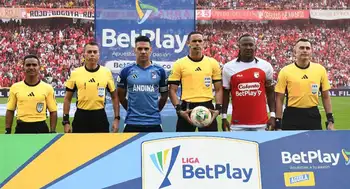 Hugo Rodallega ¿Hugo Rodallega defendió la llegada de James Rodríguez a Colombia o lanzó pulla a Falcao?