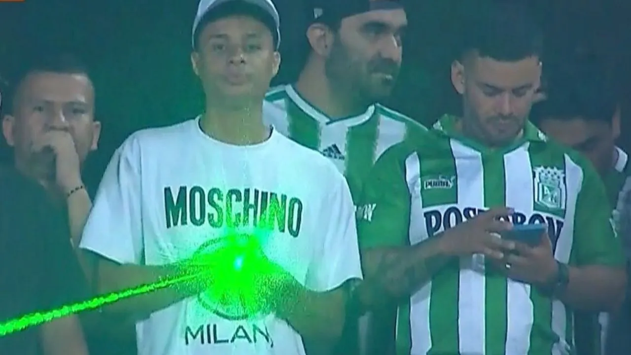 Identificado hincha de Nacional que apuntó con láser a jugadores de Millonarios. Identificado hincha de Nacional que apuntó con láser a jugadores de Millonarios: ¿a qué se expone?