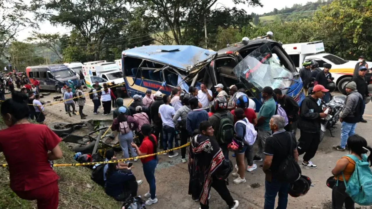 Identifican 13 muertos tras atentado en la vía Panamericana en Cauca Tragedia en Cauca: estos son los nombres de 13 de las víctimas identificadas tras atentado