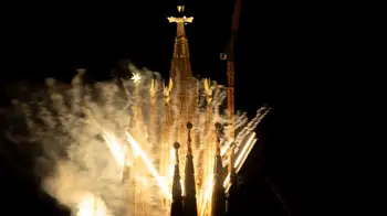 Iluminación y bendición a la torre de la Sagrada Familia por parte del papa León XIV Videos | Así fue la espectacular iluminación de la Sagrada Familia y bendición del papa León XIV