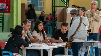 Imagen de una mesa de votación en Colombia Habría multas: Vence plazo para cargar listas de posibles jurados de votación en legislativas de 2026