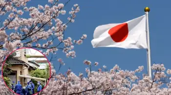 Policía inspecciona la vivienda en Ibaraki, Japón, tras el hallazgo del cadáver Mujer en Japón confesó haber guardado el cadáver de su hija en un congelador por 20 años