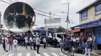 Undmo intervino la vía La Mesa para dispersar manifestaciones Undmo intervino la vía La Mesa para dispersar manifestaciones: ¿hay paso vehicular?