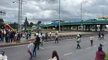 La protesta obligó a suspender temporalmente la operación en varias estaciones Cierres en TransMilenio y trancones en el norte de Bogotá por bloqueos en la 170