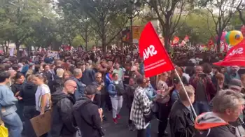 Las autoridades han registrado más de 400 actos de sabotaje y protestas Protestas en París dejan casi 300 detenidos en medio del cambio de gobierno