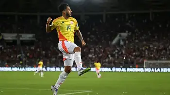 Luis Suárez celebra el tercer gol de Colombia contra Venezuela el 9 de septiembre. VEN 3-6 COL: La 'Tricolor' se despide de la Eliminatoria con goleada sobre la 'Vinotinto'