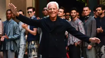 Giorgio Armani: la historia de la marca que revolucionó la moda masculina Cómo Giorgio Armani convirtió su firma en un imperio de la moda masculina