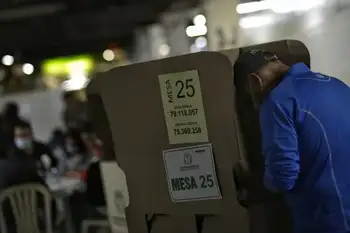 69 precandidatos presidenciales Arranca la carrera presidencial: 69 aspirantes buscan llegar a la Casa de Nariño por firmas