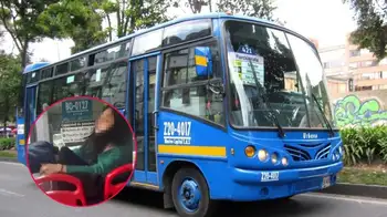 TransMilenio Mujer en Bogotá golpea a joven en TransMilenio tras presunto acoso sexual