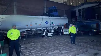 Fue hallado un tractocamión que ocultaba 365 pacas de marihuana Autoridades incautaron cerca de dos toneladas de marihuana en Bogotá