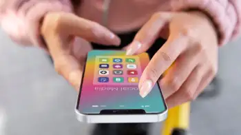 ¿Qué es el 'modo abuelita' en los celulares y cómo activarlo? ¿Cómo activar el 'modo abuelita' en los celulares? Texto más grande y manejo sencillo