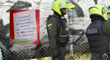 Autoridades desmantelaron consultorios clandestinos en Bogotá. Consultorios ilegales, libros piratas y armas: el lado oscuro de la Séptima