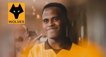 Jhon Arias vestido con los colores del Wolverhampton. Jhon Arias y su revolución en Wolverhampton: nuevo 10, contrato millonario y debut de alto voltaje