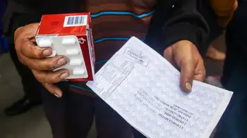 Famisanar asegura que las quejas de sus pacientes por la falta de medicamentos aumentaron Famisanar cambia de operador farmacéutico por otros que también tienen quejas