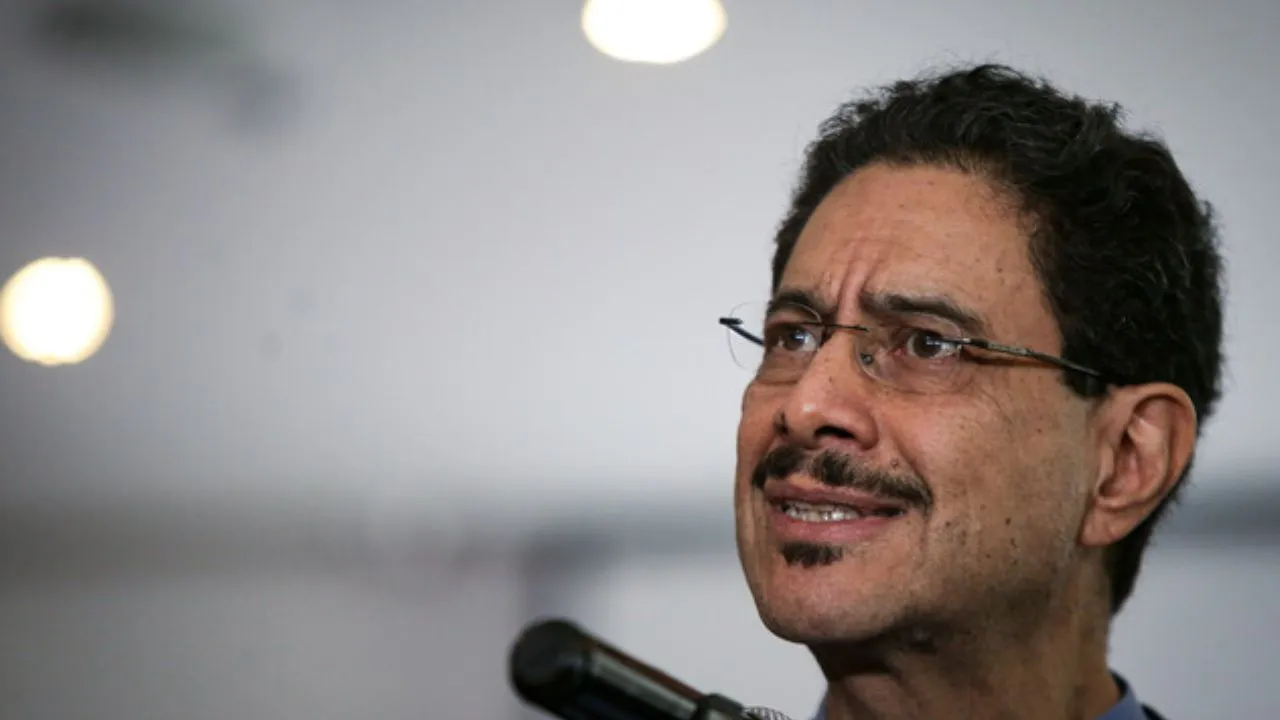 Iván Cepeda cometió muchos errores entre la primera y segunda vuelta. Los '10 errores' de Iván Cepeda que le habrían costado la Presidencia de Colombia
