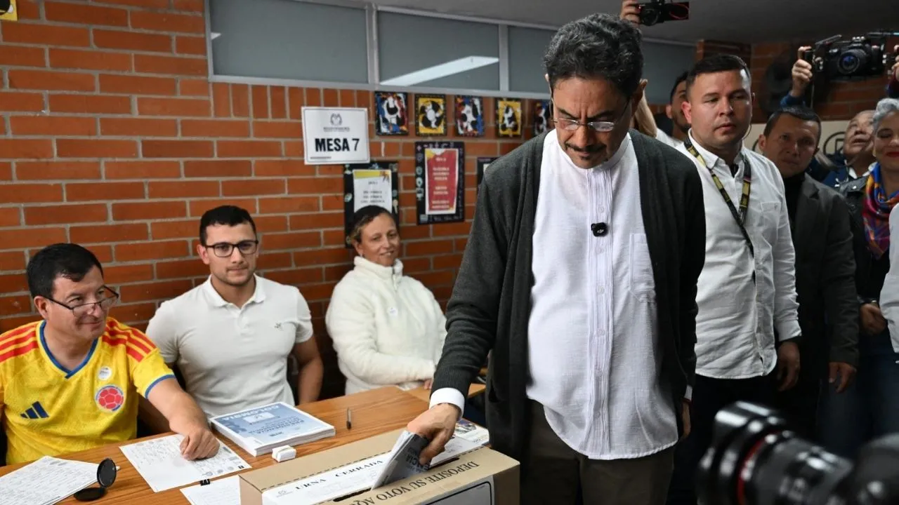 Iván Cepeda votó en el sur de la capital colombiana. Así le fue a Iván Cepeda votando en Bogotá: "Por la vida y la democracia"