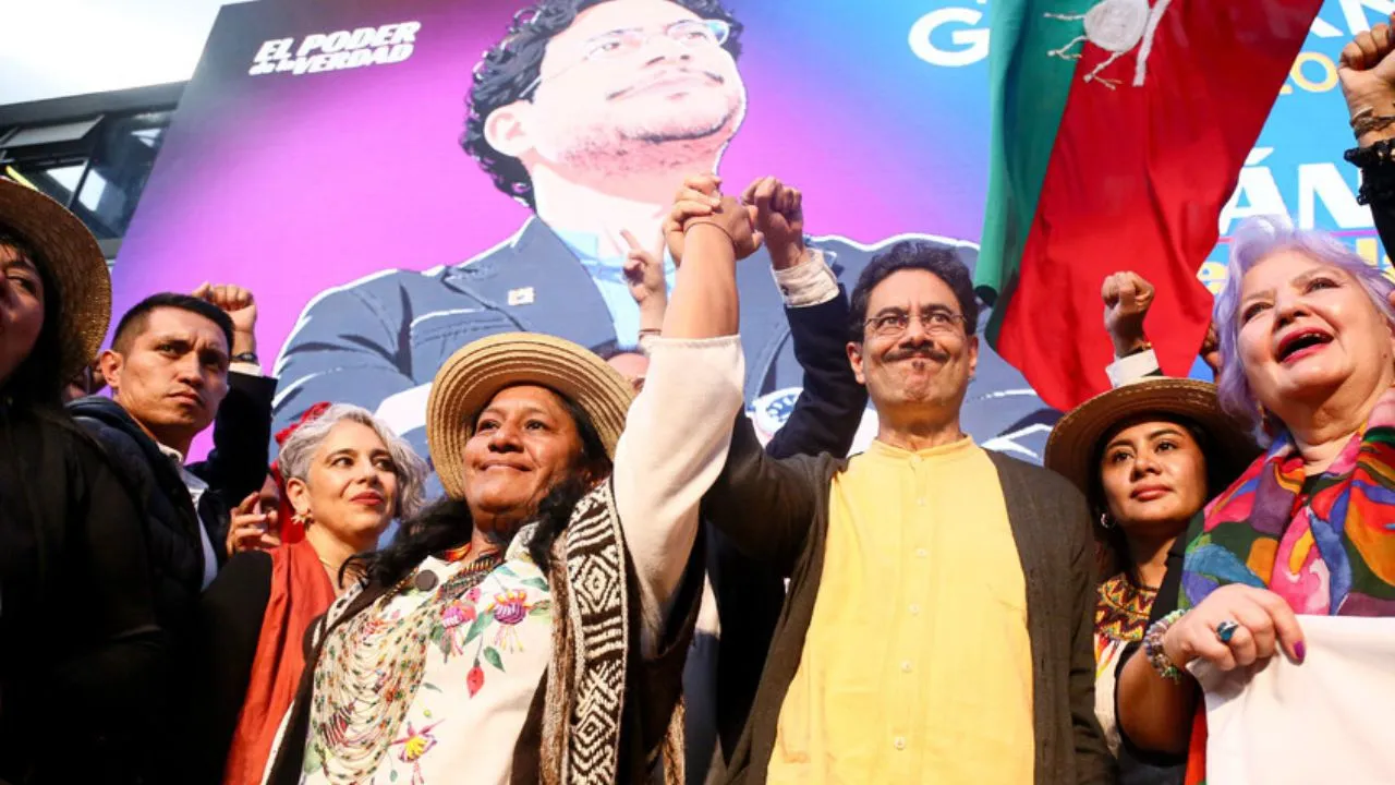Iván Cepeda y su fórmula vicepresidencial Aida Quilcué le apuestan a tres "revoluciones" Las propuestas de Cepeda en salud, economía y política: ¿se parecen al "chu, chu, chu" de Petro?