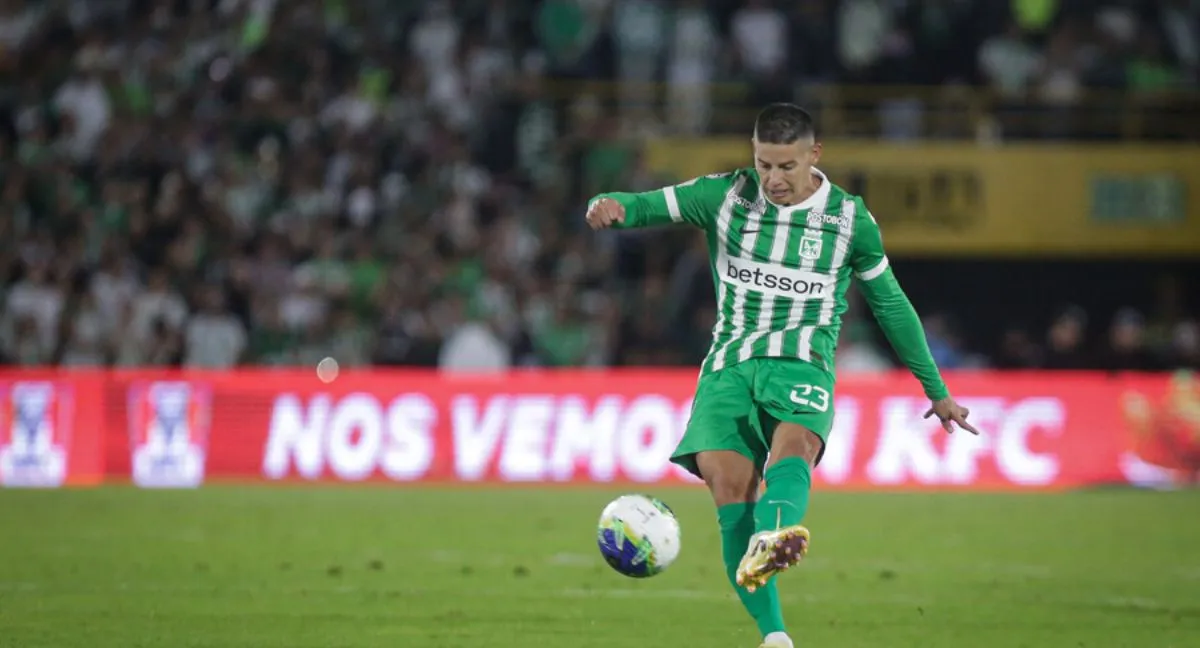 James Rodríguez La terrible falta de Joaquín Varela contra James Rodríguez en el Nacional vs. Medellín
