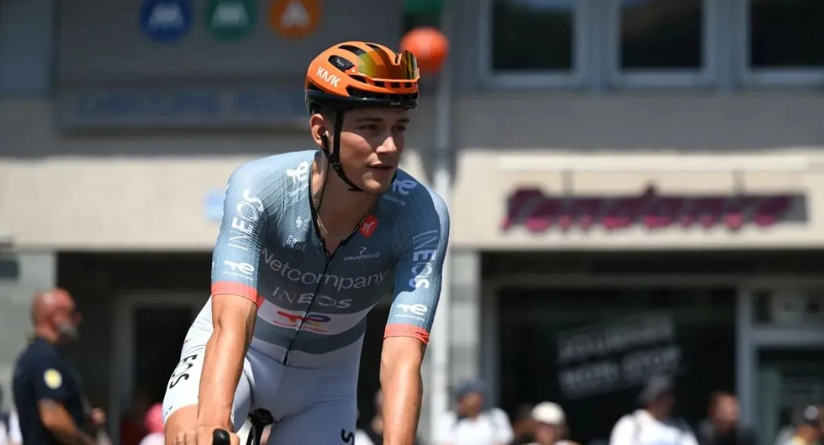 Joshua Tarling El drama de Joshua Tarling en la Vuelta a España: hace dos semanas despidió a su hermano fallecido