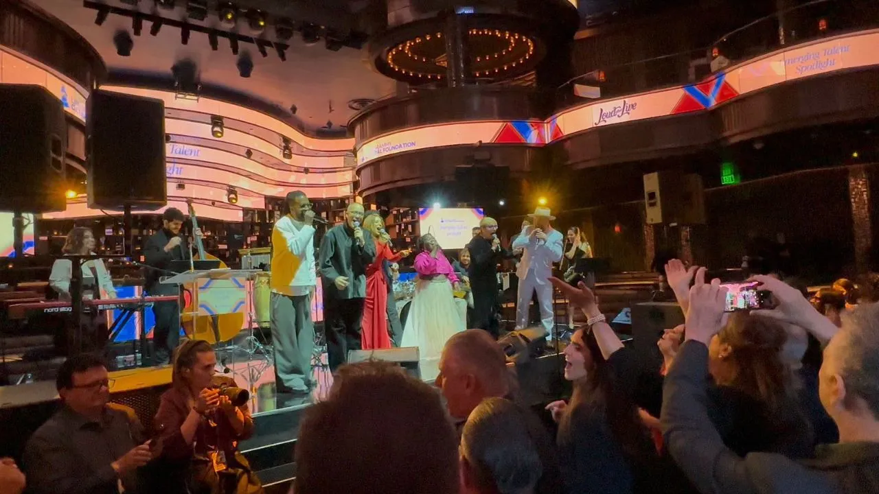 Jossman encendió los Latin Grammy con su tributo a Celia Cruz Del Pacífico a Las Vegas: Jossman rinde tributo a Celia Cruz con sabor afrocolombiano