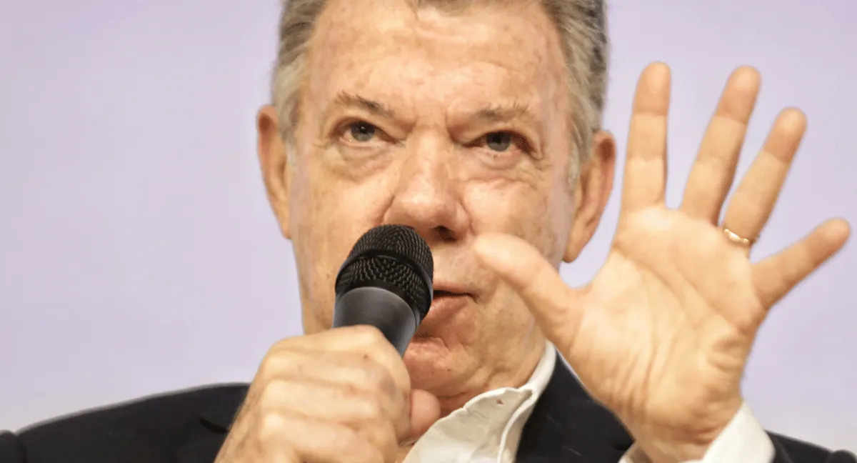 Juan Manuel Santos se opuso a prorrogar la JEP tras su intervención en el Rosario. Juan Manuel Santos se opone a prorrogar la JEP y pide que el tribunal termine su trabajo en 2028